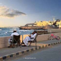 Abends an der Corniche von Sur