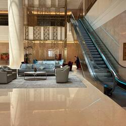 Lobby des Hilton-Hotels