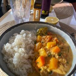 ..heute mal wieder ein leckeres Linsen Thai Curry gezaubert 🍛