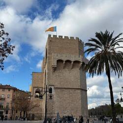 Torres del Serrans - sehr wuchtige hohe Türme!