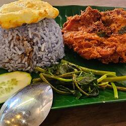 Nasi Lemak ist das Nationalgericht Malaysias.