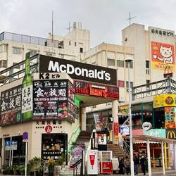 Kokusai Straße und Viertel