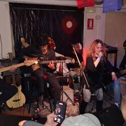 ...mit wechselnden Musikern