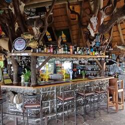 die schmucke Bar wurde rege besucht