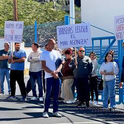 die Streikenden hatten uns zunächst im Hafengelände eingesperrt