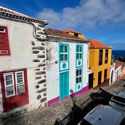 steil bergab zum Meer