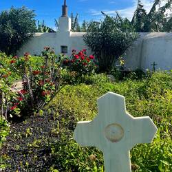 die Gräber verfallen, ...