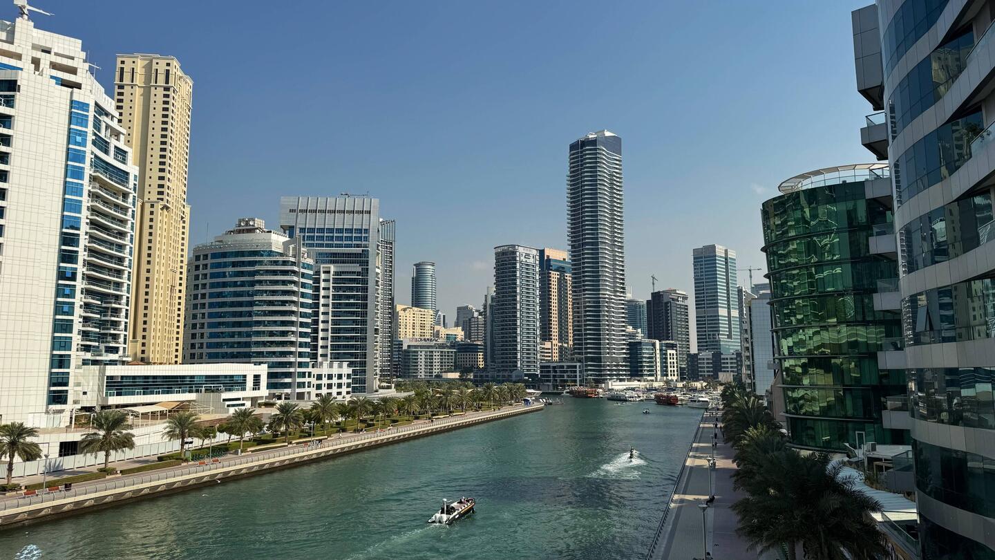 Der erste Blick auf die Marina rechts ist unser Hotel in der zweiten Reihe