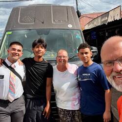 Links die beiden Missionare