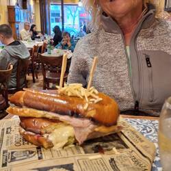 Das Sandwich ist groß