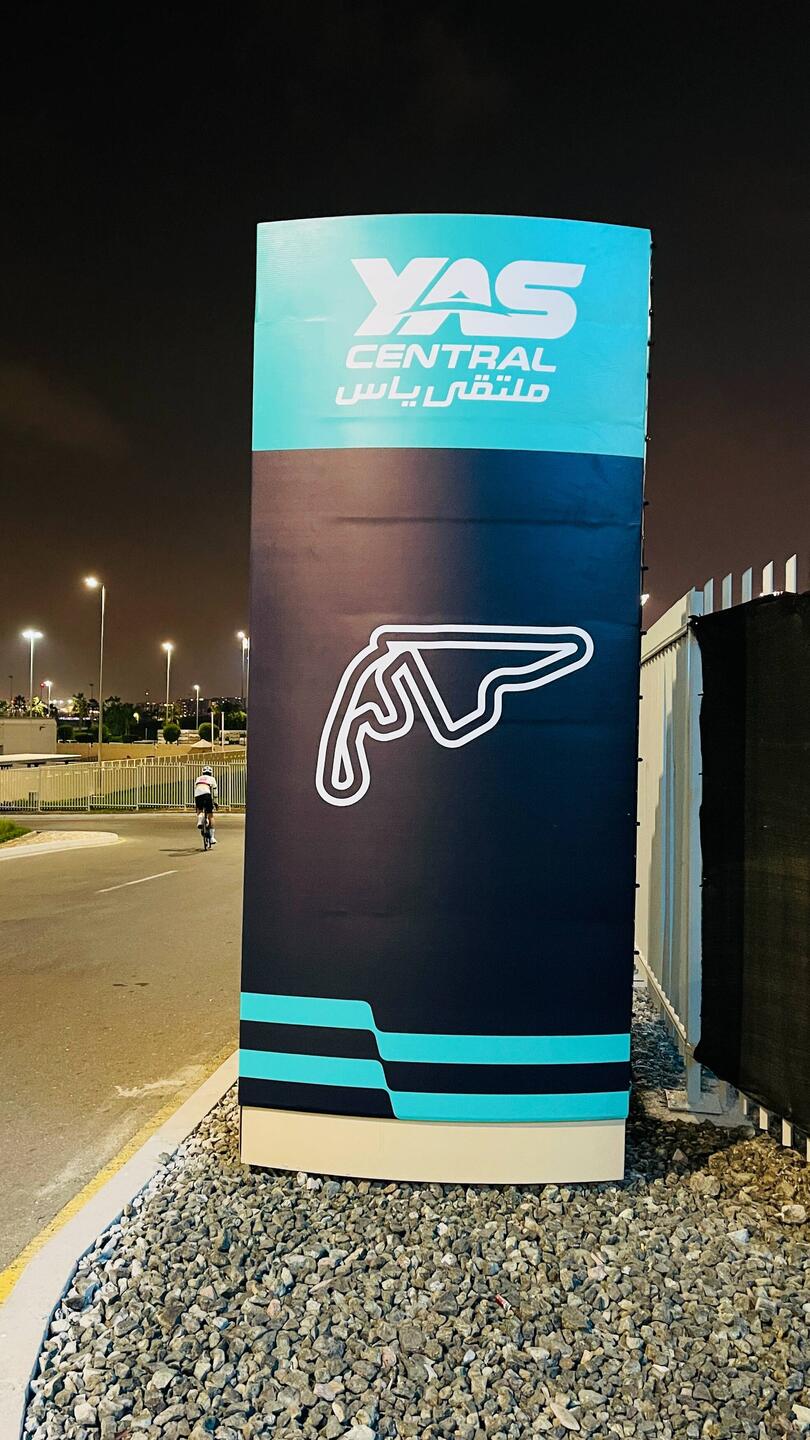 Pedaleando en la pista de F1, ¡sueño hecho realidad!