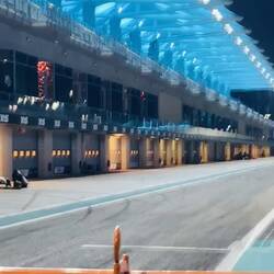 Trabajando sobre los autos de carrera