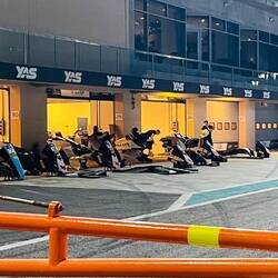 En los Pits hay mucho trabajo