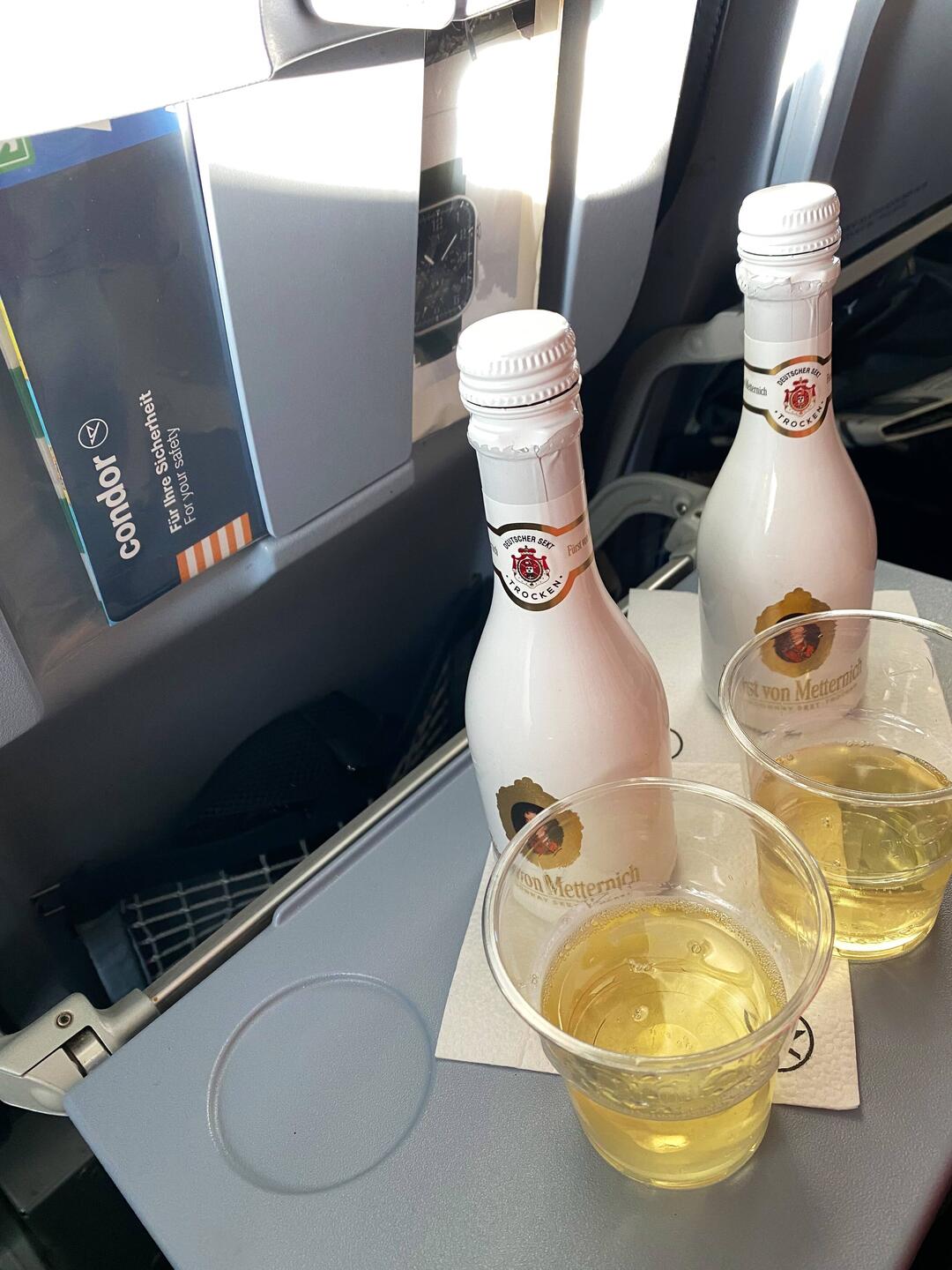 Herrlich... und dann auch noch Plastikbecher 🫣