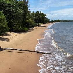 Strand mit Krokodilwarnung