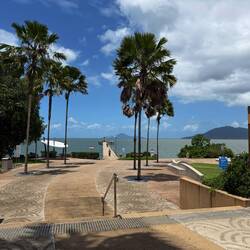 Seebrücke mit Vorplatz in Cardwell