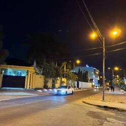 Straßenkreuzung am Hotel Brazza