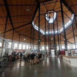 Markthalle halb leer