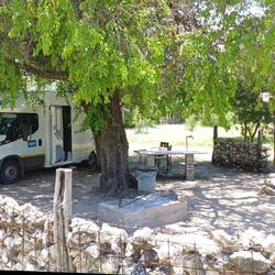 unser genialer Schattenplatz, mit Grill und Wasser