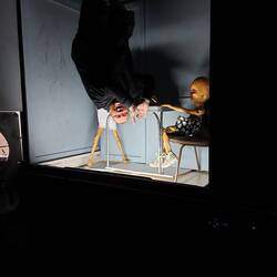 Die haben mich an die Decke gehängt.