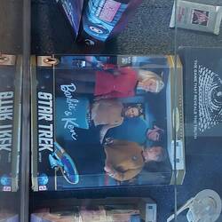 Wahnsinn, Startrek mit Barbie und Ken.