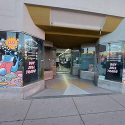 Und hier haben Sie Karten vertickert, war rappelvoll.