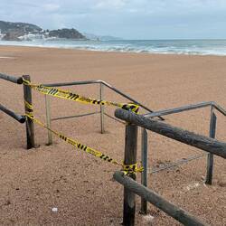 ... die gesamte Promenade mit Sand geflutet - wo früher Promenade war ist jetzt Strand ...