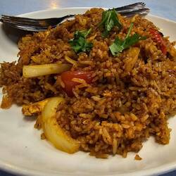 Reis Thai Style mit Meeresgetier und Ananas für 10 RM (2€).