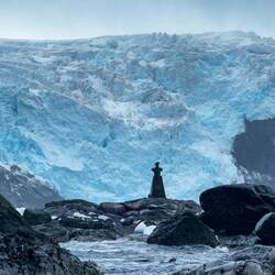 Can you see the leopard seal patrolling the shoreline? — Elephant Island, South Shetlands.