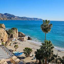 Diesen schönen Strand unterhalb des Balcón de Europa erreicht man fußläufig in wenigen Minuten.