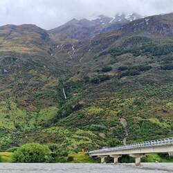 Über den angeschwollenen Dart River