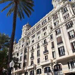 Casa Carbonell, Privat-und Geschäftshaus im Jugendstil