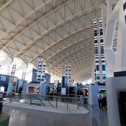 Innen sehr vielfältig und leer