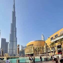 Dubai Mall und Burj Khalifa mit Kalifa Lake