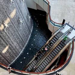 Die Rolltreppe führt wahrscheinlich in die Hölle 🤷