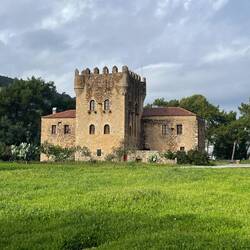 traditioneller Wehrturm der einst,der Fam.Tzanetakis diente..