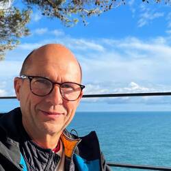 Super, ganz oben gibt's eine kleine Bar - Zeit für ein Café - Päuschen!