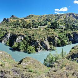 Argonath – die Gefährten passieren die Säulen der Könige auf dem Anduin Fluss