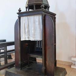 Interessanter Beichtstuhl