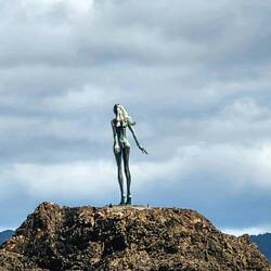 Statue de Wairaka, également connue sous le nom de "Lady On The Rock"