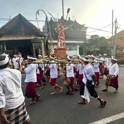 Die Träger hatten viel Spaß, brachten die Figuren zum tanzen