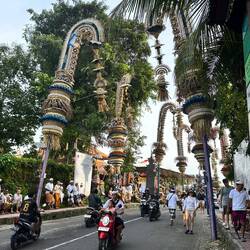 Hier sind wir mit dem Moped durch, was für ein Erlebnis