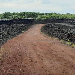 La route traversée par la lave a du être refaite