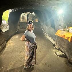 Die Luft war vom Duft der Räucherstäbchen gesättigt