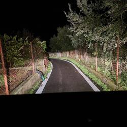 Eine so gut asphaltierte und markierte Strasse gibt es hier selten, dafür war diese umso schmaler.