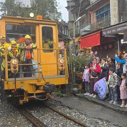 Und nun kommt auch eine Bahn