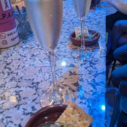 Zum Cava gibt's Tapas aufs Haus