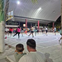 Andere beim Zumba zuschauen 😅