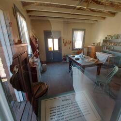 Eine Küche für einen Offiziershausalt, geführt von einer Frau oder einem untergebenen Soldaten.