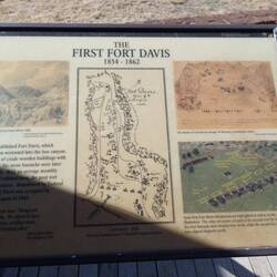 Das erste Fort war nur aus einfachen Holzhäuser gebaut.